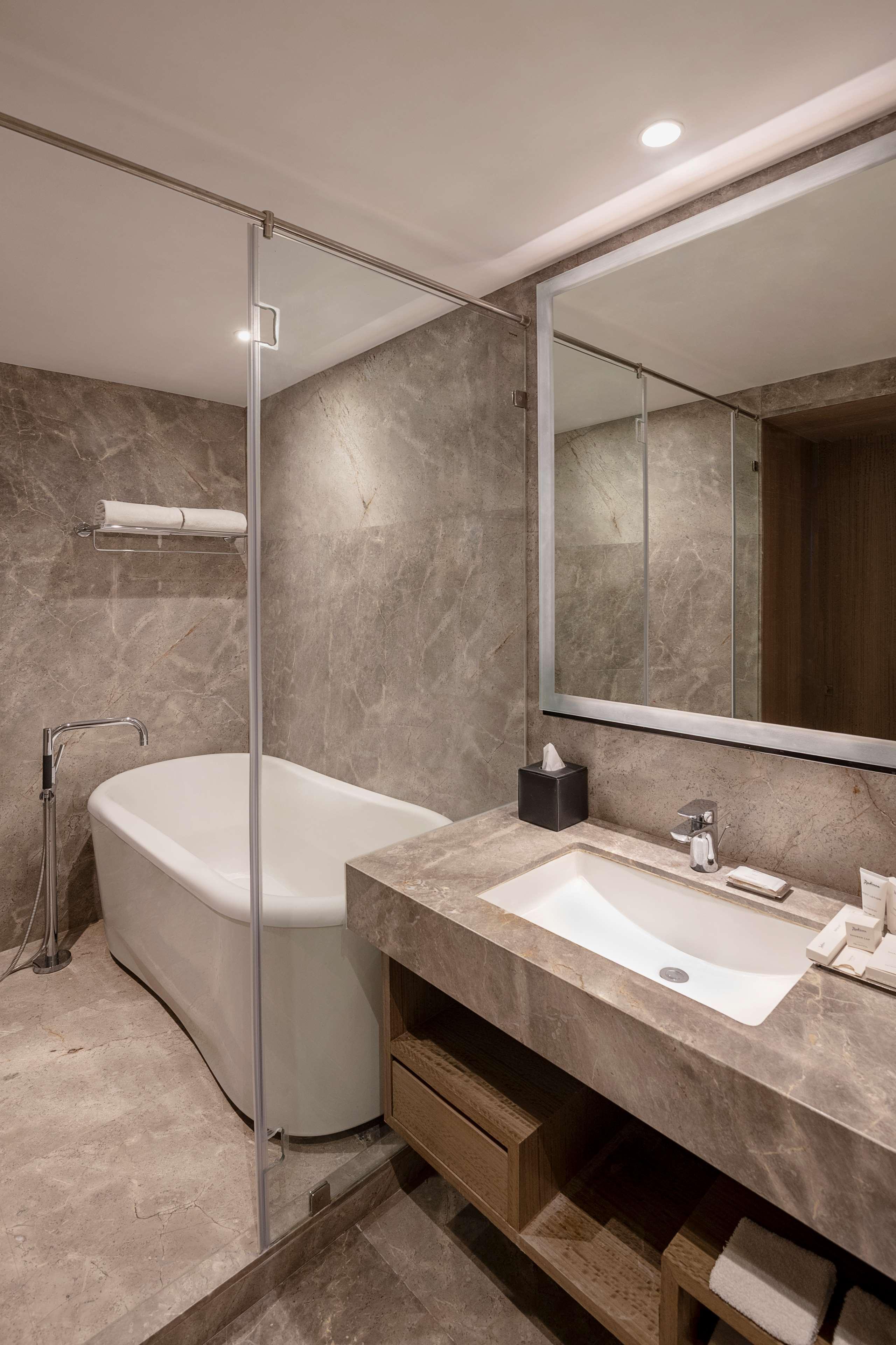 Radisson Mumbai Andheri Midc Exterior foto Bathroom