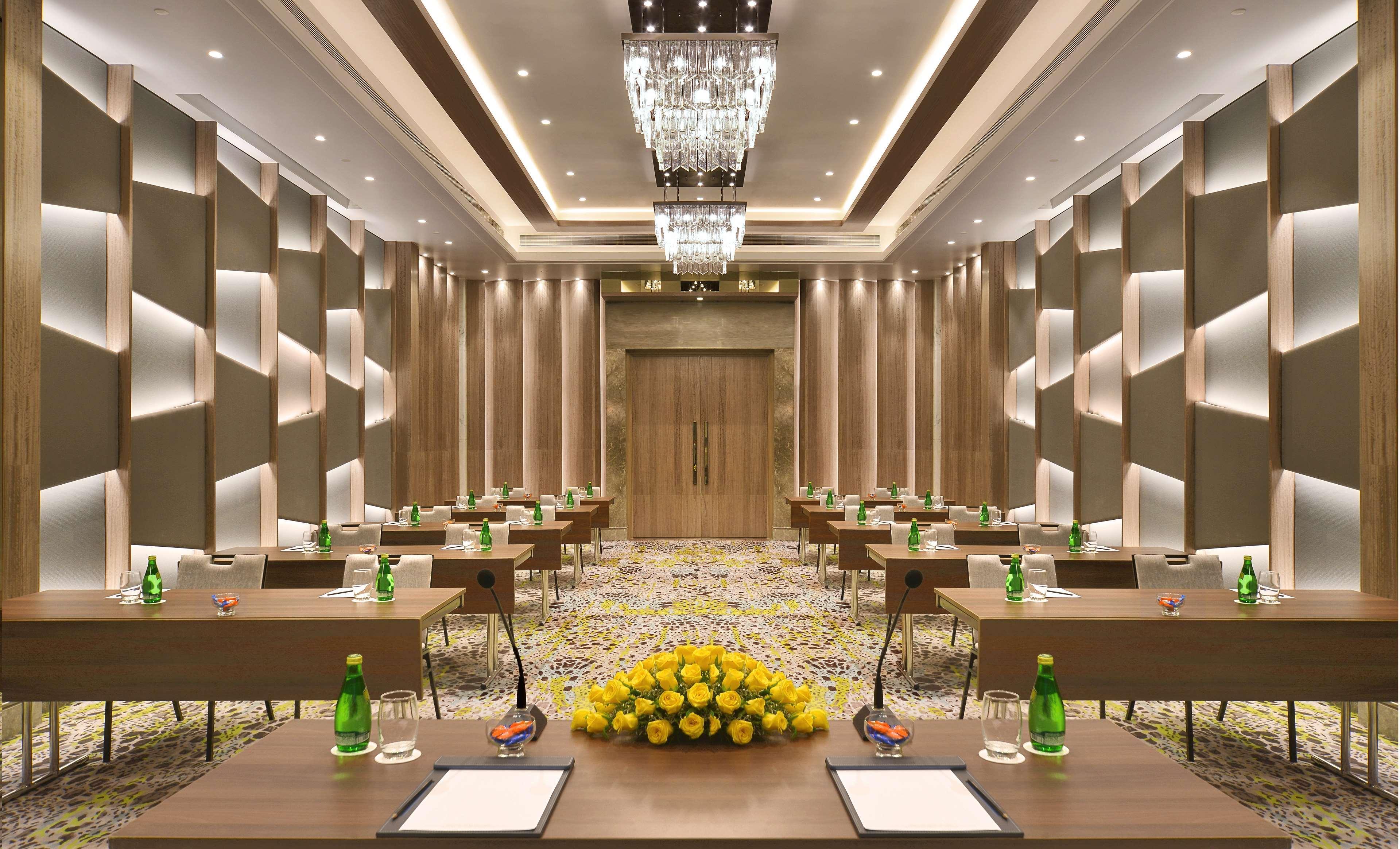Radisson Mumbai Andheri Midc Exterior foto Meeting room