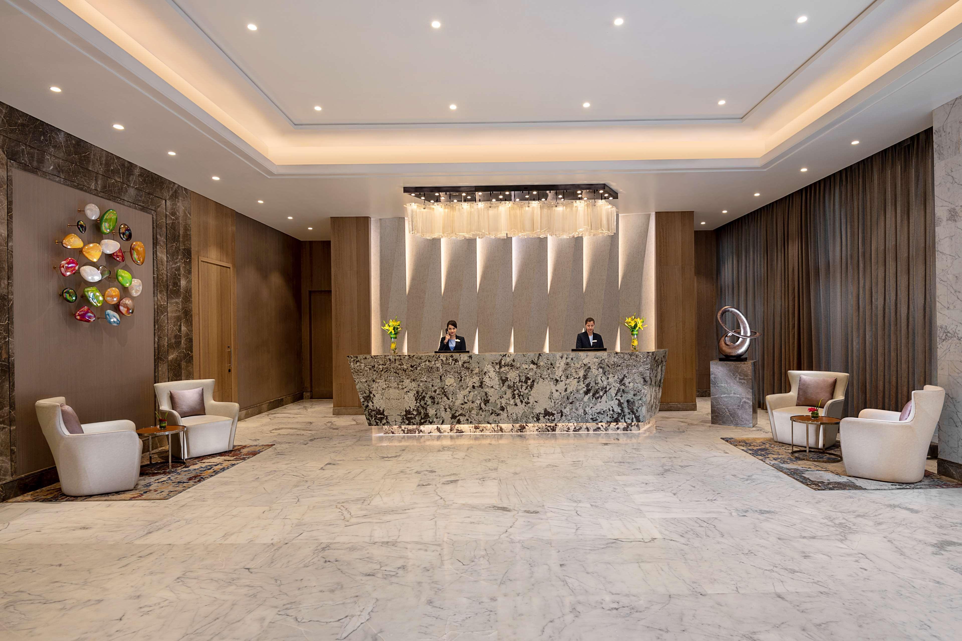 Radisson Mumbai Andheri Midc Exterior foto The lobby of the hotel