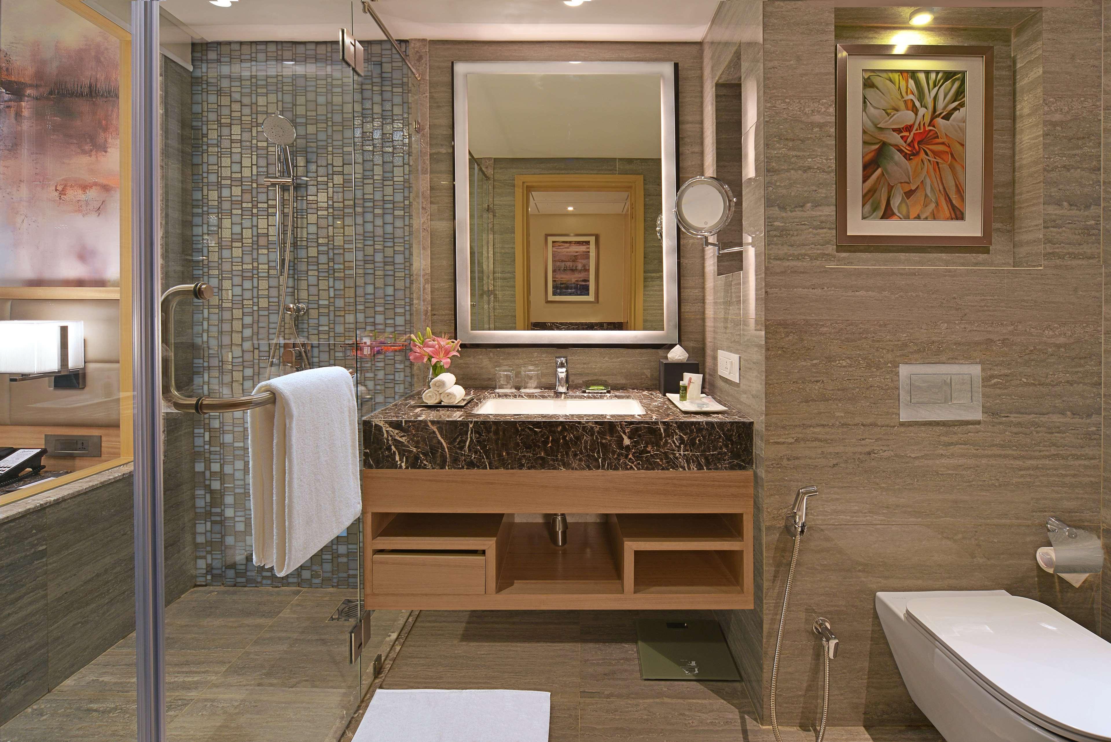 Radisson Mumbai Andheri Midc Exterior foto Bathroom